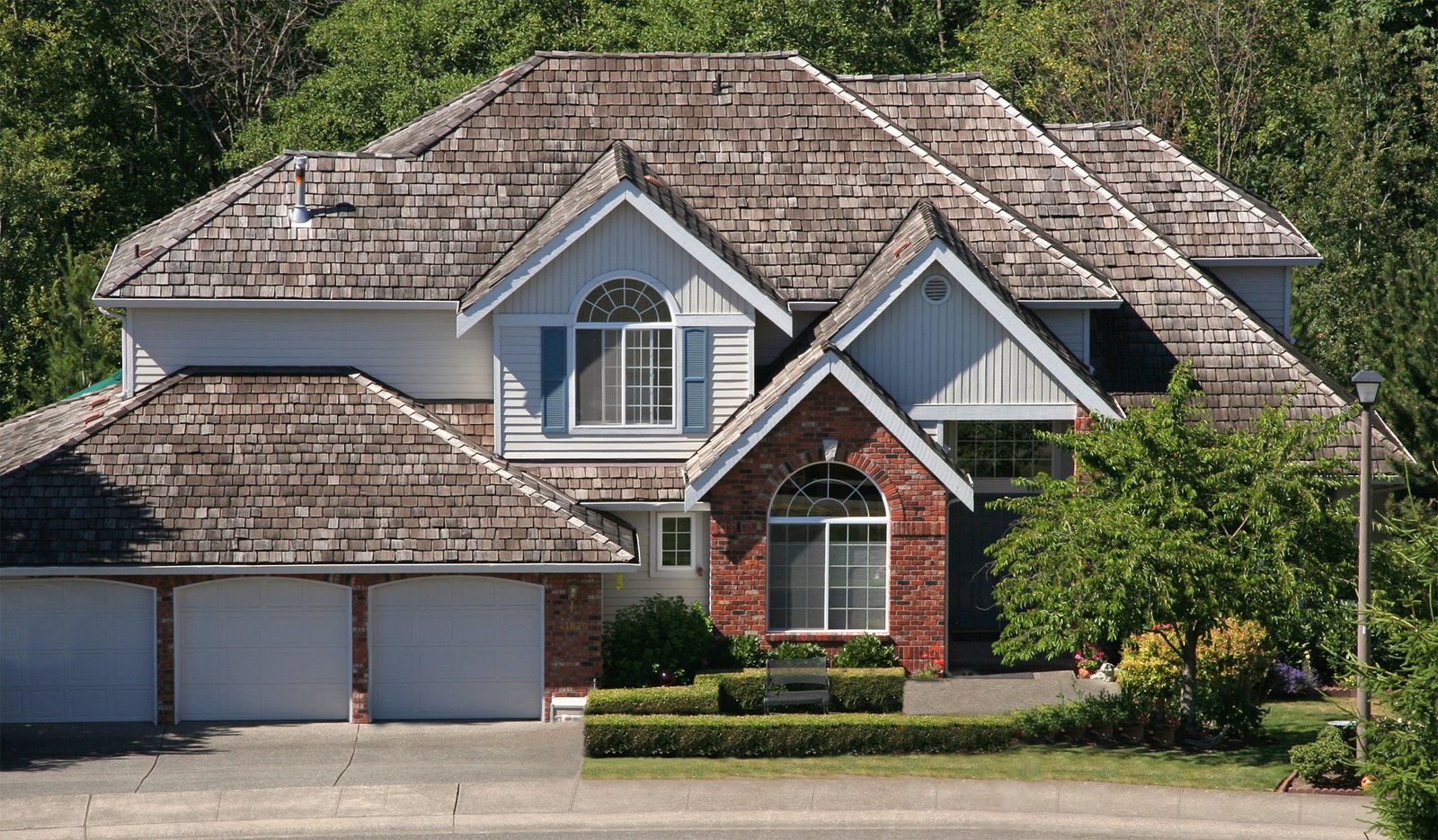 Most-Common-Problems-We-See-with-Wood-Shake-Roofs-01